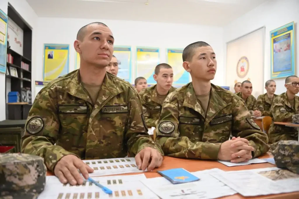 Әскердегі бір жыл жас буынның өмірлік тәжірибесіне айналатын кезең сарбаз