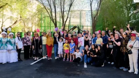 Балалар ойнайтын, үлкендер тынығатын орта: Астанада аула мәдениеті қайта жанданды аула