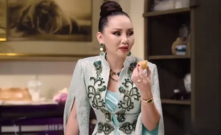 Әуезов театры аялағанды «Қазақфильм» неге аяқасты етті: қамзол дауының ашылмаған құпиясы Баян Алагөзова