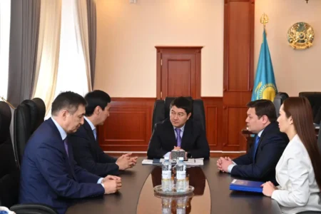 Түлектер үшін ерекше мүмкіндік: Шымкенттік университет Маңғыстауға арнайы келді Маңғыстау