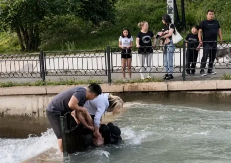 қызды құтқарды