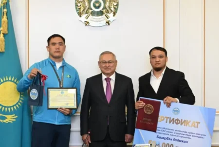 Жеңіс жолындағы жігер: Бейбіт Исабаев сурдлимпиада жүлдегеріне пәтер кілтін табыстады Жетісу