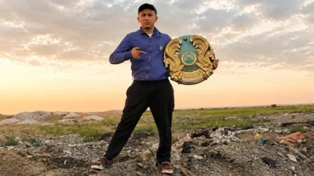 Нашел герб на свалке, отмыл и повесил дома: чем закончилась история блогера Штраф за герб: в МВД объяснили резонансную историю из Жетысу