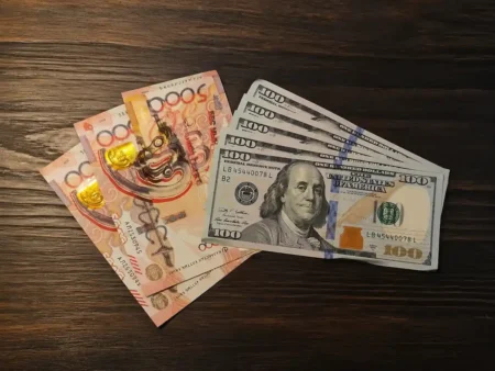 Доллар в Казахстане просел до 464 тенге, KASE обновила исторический максимум курс доллара