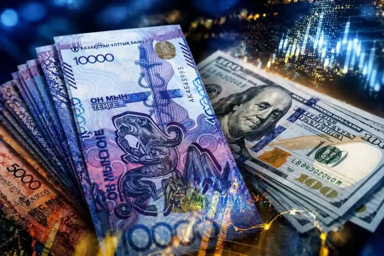 Курс доллара ожил: что происходит с тенге перед майскими выходными