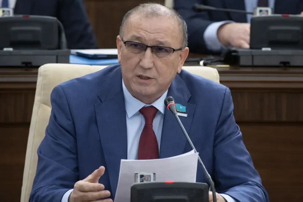 Мәжілістегі «құлыбаевшыл» кодекс: Депутат әріптестерін ірі бизнеске қызмет етті деп айыптады марат бәшімов