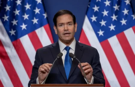 Трамптың визалық соққысы: АҚШ Батыс жартышарда қарсыластарына есік жапты марко рубио