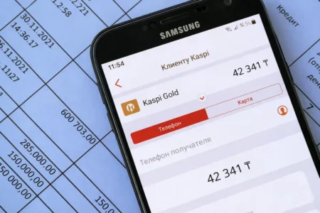 Нағыз қызық енді басталды: Қаржыгер қазақстандықтарға ескерту жасады мобильді аударымдар