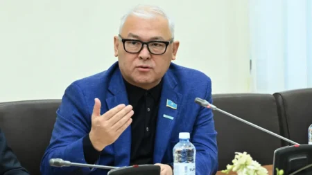 Әбеновтің дабылы: 30-40 жастағыларды қайта оқытпасақ, нарық тоқырайды мұрат әбенов