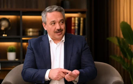 Безнал победил: Экономист объяснил, почему мы больше не носим бумажные тенге Руслан Султанов экономист