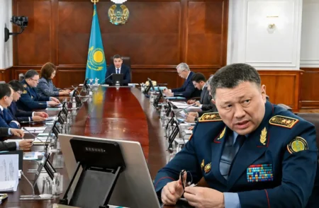 Самокаты, курьеры, кибермошенники: что потребовал Бектенов от Саденова самокаты Саденов