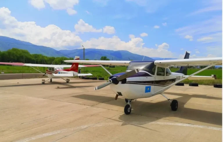 сомолет ұшақ