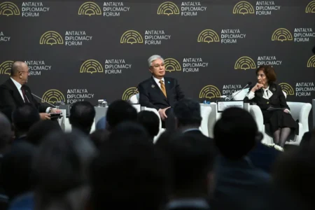 «Әлемге күш емес, сабыр керек»: Президент Тоқаев көшбасшыларға қандай қасиет қажет екенін айтты тоқаев