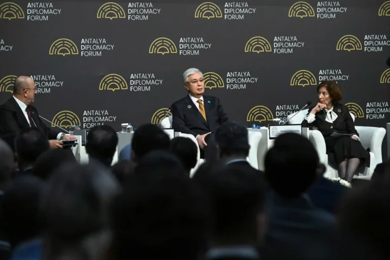 «Әлемге күш емес, сабыр керек»: Президент Тоқаев көшбасшыларға қандай қасиет қажет екенін айтты тоқаев
