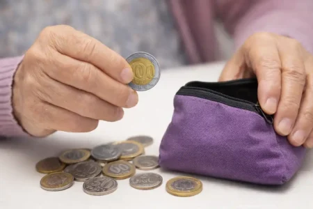 Зейнетақы бар, куәлік жоқ: қашан және қайда бару керек зейнеткер куәлігі