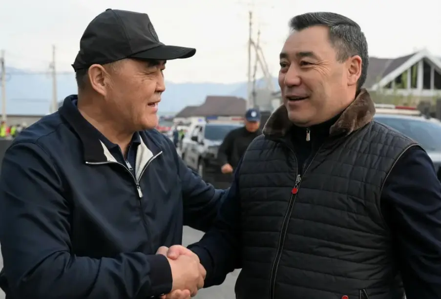Тәшиев өзгерді: Ол паңдығынан айырылып, Жапаровқа алғыс айтатын шендіге айналды