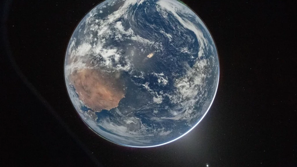 NASA Айға бет алған Orion кемесінен Жердің таңғажайып көрінісін көрсетті жердің суреті