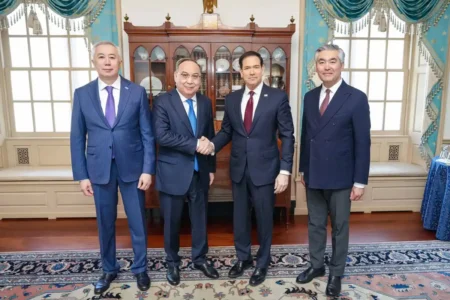 Вашингтондағы қол алысу: Рубио Жұманғаринге қандай уәде берді? жұманғарин рубио