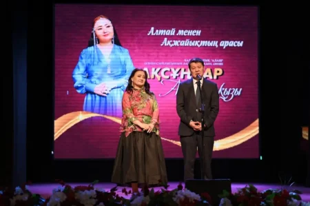 Алтай мен Ақжайық үндестігі: Ақсұңқар Ақынбабақызының ән-жыр кеші өтті Ақсұңқар