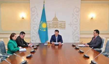Ерлан Қарин ел азаматтығынан бас тартатындар саны төмендегенін айтты Ерлан Қарин
