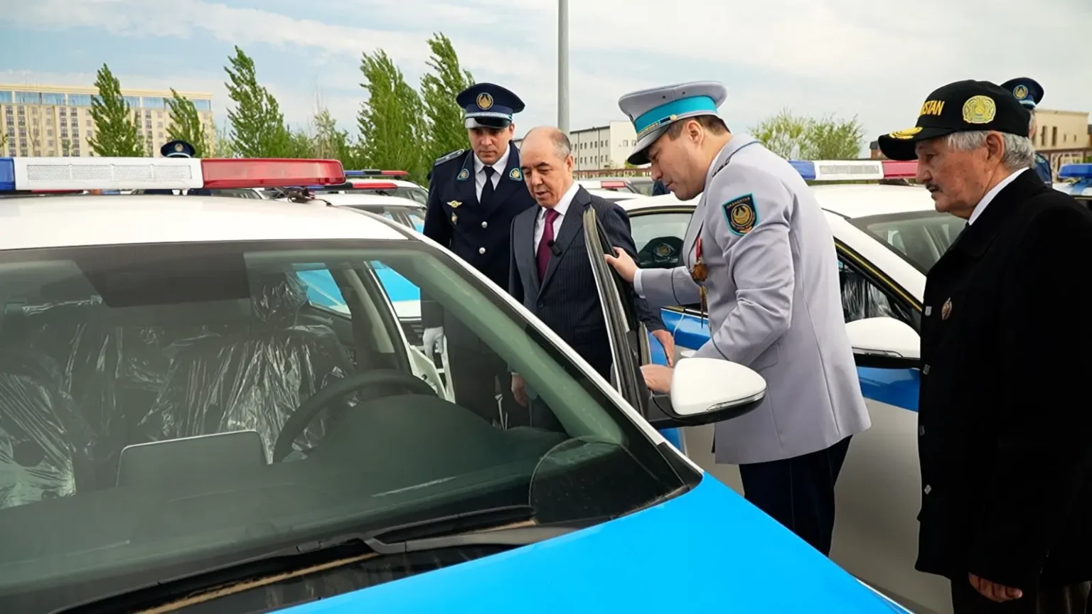 БҚО-да полиция қызметкерлеріне 81 жаңа көлік табысталды полиция