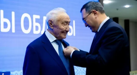 Өмірін ел дамуына арнаған тұлға: Стахан Белғожаев I дәрежелі «Барыс» орденімен марапатталды Стахан