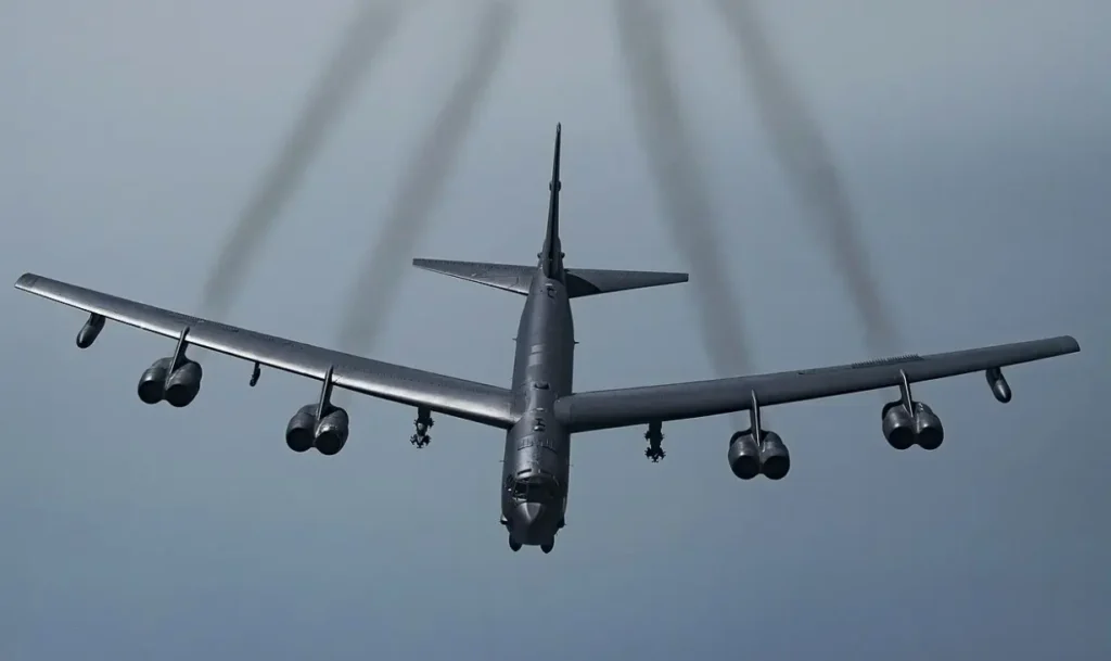 Стратегиялық бомбалаушы құлады: B-52 апат АҚШ авиациясын дүр сілкіндірді B-52 Stratofortress