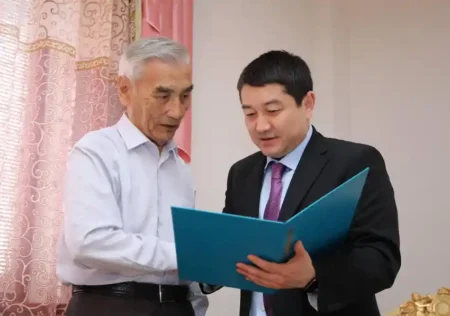 Алаш мұрасын ардақтаған ғалым: Өмірзақ Озғанбайұлына құрмет көрсетілді
