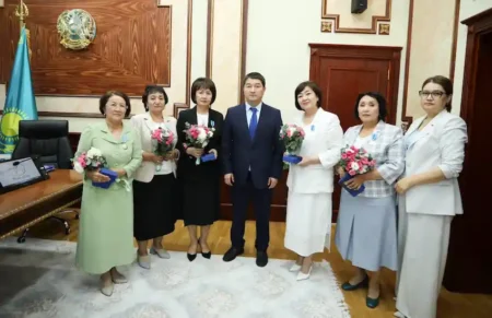 Маңғыстау білімінің мерейі: ұстаздар Құрмет ордені мен медаль иеленді ұстаздар