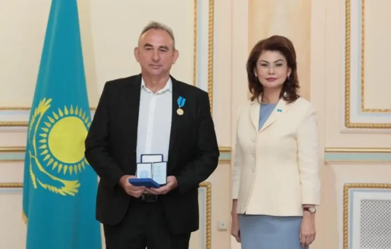 журналистер
