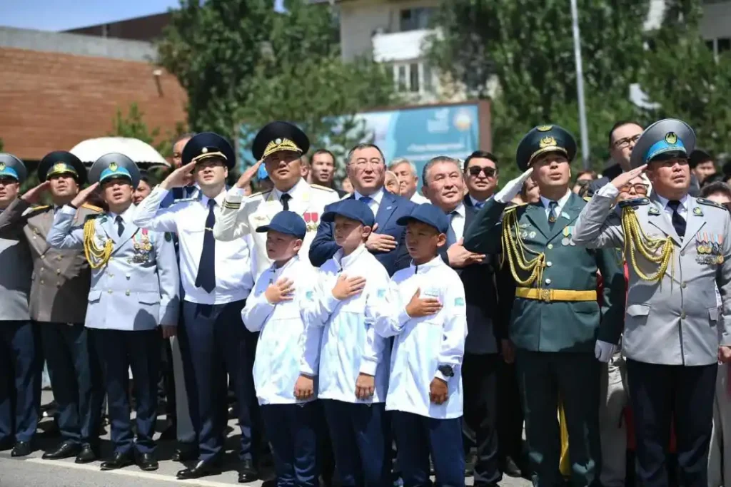Қонаевтағы елдік рух: Мемлекеттік рәміздер күні Көк Ту мен Әнұран арқылы асқақтады Гимн әнұран