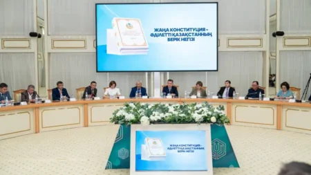 Әділетті Қазақстанның құқықтық іргетасы: Өскеменде Конституция қағидаттары талқыланды