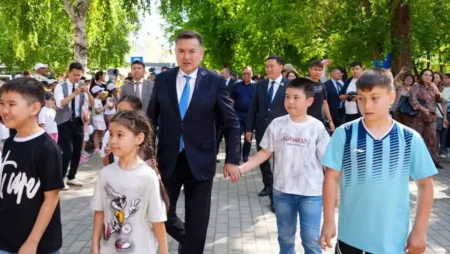 Балалар күніне рухани тарту: Өскемен Дәстүр HUB ұлттық мұраны жаңаша танытты Сактағанов балалармен