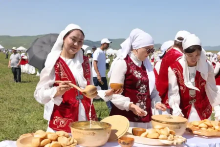 Әлмерек рухы асқақтаған Қарқара: Қымызмұрындық ұлт мерекесіне айналды Қымызмұрындық