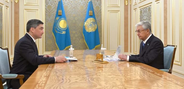 Үкімет алты айда не бітірді: Бектенов үлкен үйде Тоқаевқа есеп берді токаев и бектенов