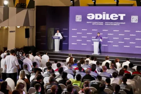 Өнеркәсіптің жаңа формуласы: «Әділет» Qarmet алаңында бағдарламасын таныстырды "Әділет" партиясы