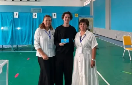 Олимпиада чемпионы Михаил Шайдоров Құрылтай сайлауында дауыс берді дауыс беру
