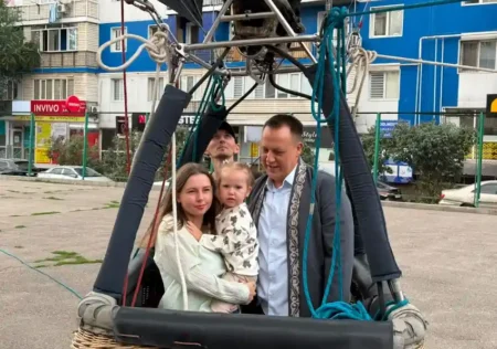 Алматы облысында отбасы сайлау учаскесіне әуе шарымен келді дауыс беру