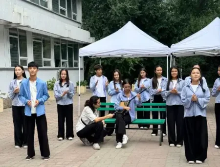 Алматыдағы сайлау учаскесінде би флешмобы ұйымдастырылды