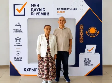 Ақын рухына тағзым: Тұманбай Молдағалиевтің жары дауыс берді