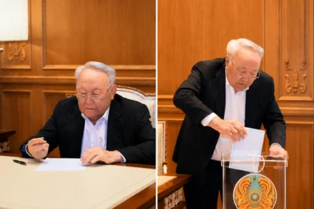 Сайлау жәшігі экс-елбасының есігін қақты: Назарбаев Құрылтайға үйінен дауыс берді назарбаев құрылтай