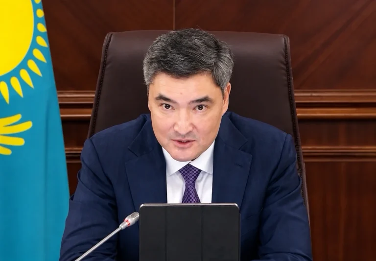 Қыркүйек кешірмейді: Бектенов мектеп жөндеуін созған әкімдерге соңғы талап қойды олжас бектенов
