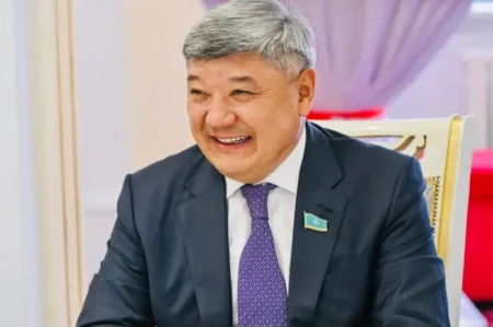 Өркениет әдептен басталады: Жанарбек Әшімжан қоғамдық мәдениетке назар аударды