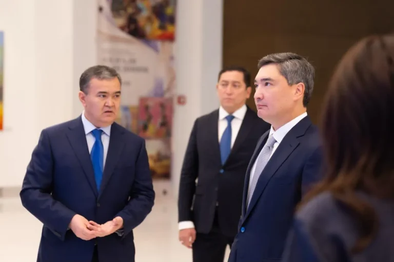 Олжас Бектенов «Еңбек – ел мұраты» салтанатты іс-шарасына қатысты Олжас Бектенов Еңбек – ел мұраты салтанатты іс-шарасына қатысты тақырыбы бойынша иллюстрациялық сурет