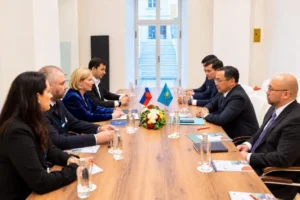 Қазақстан мен Ресейдің мәдени байланысы жандана түсті тақырыбы бойынша иллюстрациялық сурет