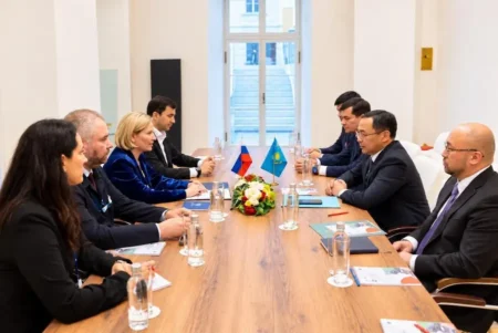 Қазақстан мен Ресейдің мәдени байланысы жандана түсті Қазақстан мен Ресейдің мәдени байланысы жандана түсті тақырыбы бойынша иллюстрациялық сурет
