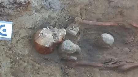 Польшадағы «вампирлер зиратынан» балалардың ерекше қабірлері табылды Польшадағы вампирлер зиратынан балалардың ерекше қабірлері табылды тақырыбы бойынша иллюстрациялық сурет