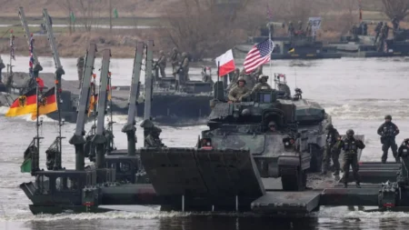 «Форт Трамп»: АҚШ Польшада 10 мыңдық әскери база құрмақ Форт Трамп: АҚШ Польшада 10 мыңдық әскери база құрмақ тақырыбы бойынша иллюстрациялық сурет
