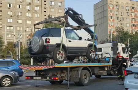 Алматыда көлігі айыптұраққа түскендер енді қанша төлейді? Алматыда көлігі айыптұраққа түскендер енді қанша төлейді? тақырыбы бойынша иллюстрациялық сурет