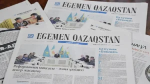 Egemen Qazaqstan газетінің 24 беттік Етжеңді нөмірі қайта жаңғырды тақырыбы бойынша иллюстрациялық сурет